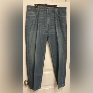 569 Levi Men Jeans 40x30 Good Condition
 Jean 100% and have not been taken up